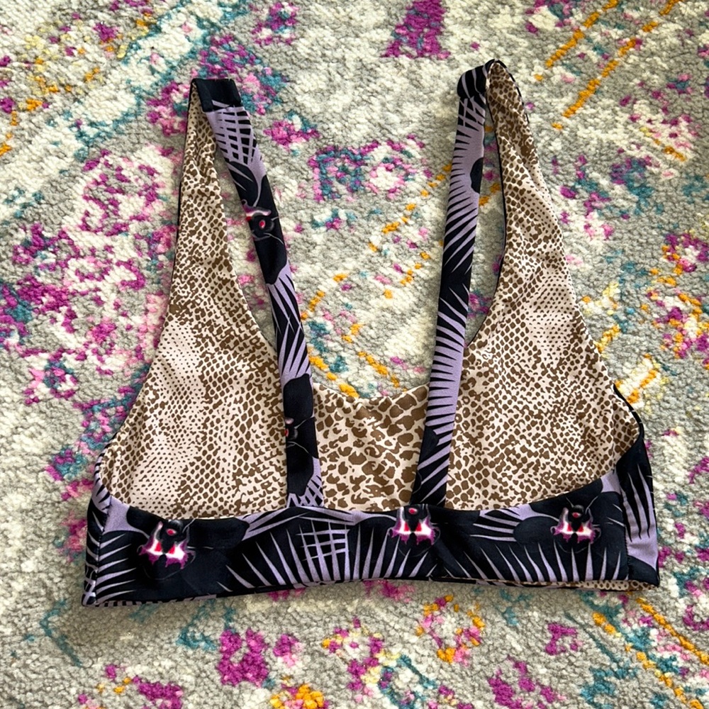 *S O L D* ACACIA Modern Pacific top - Picture 2 of 4